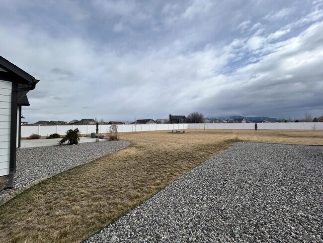 Building Photo - Luxury 4 Bed / 2 Bath Home on .84 Acres – 3 Car Garage – RV Parking