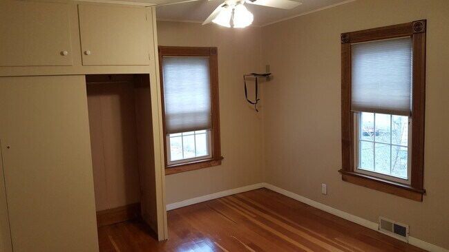 Building Photo - 807 3rd Ave NW