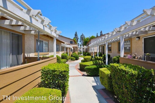 Building Photo - 510-520 E Orangewood Ave
