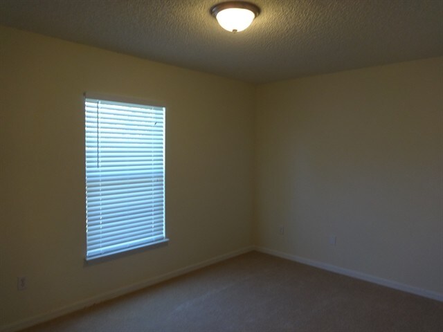 Building Photo - 1613 SW Carillo Ave
