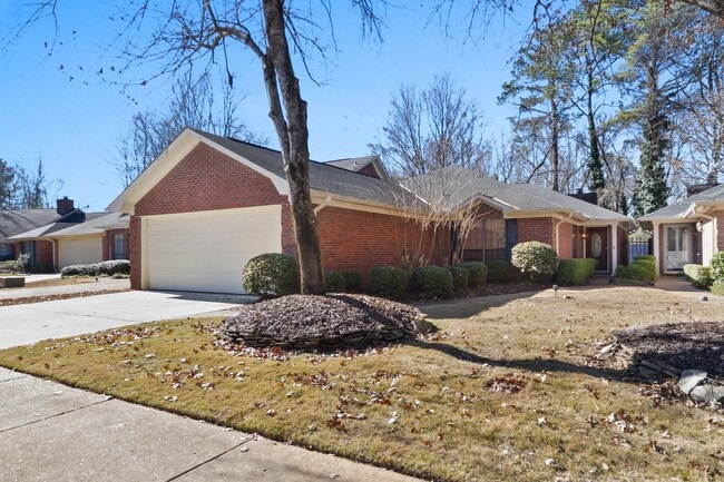 Building Photo - 2013 Fox Ridge Rd