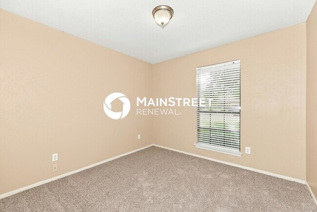 Building Photo - 3 Bedroom Pet-Friendly Home in Grand Prairie, TX with Main Street Renewal