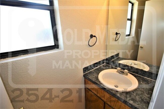 Building Photo - 1106 Leslie Cir