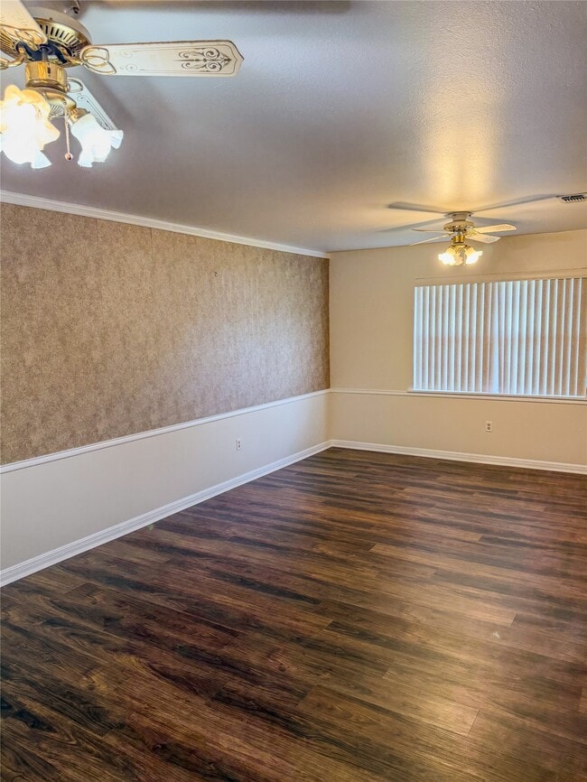 Building Photo - 109 Lakeway Dr