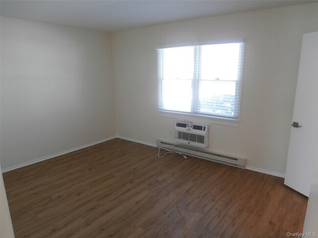 Building Photo - 1000 9th St