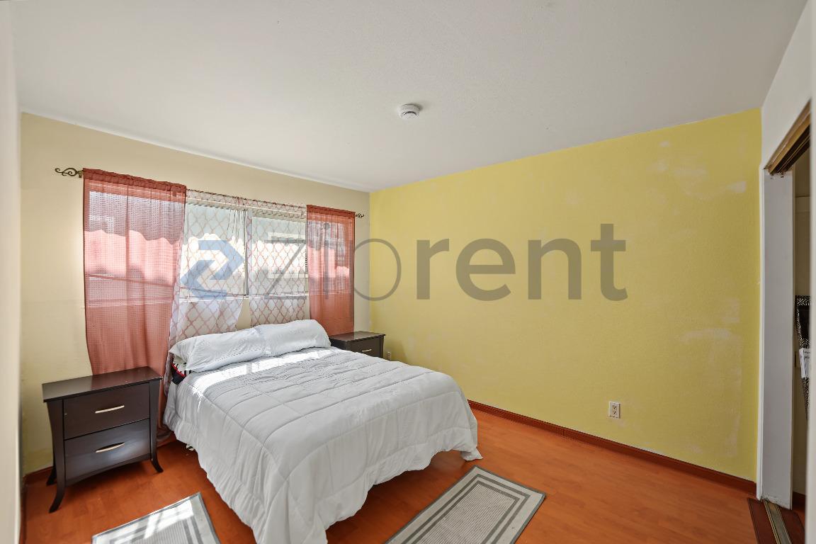 Building Photo - Unit 3