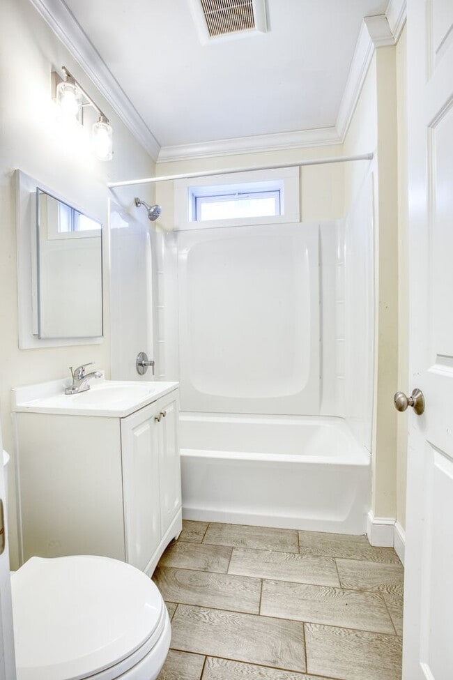Building Photo - 2 Bedroom 1st FL Rental