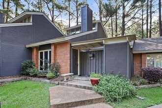 Building Photo - 200 Woodgreen Dr