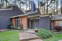 Building Photo - 200 Woodgreen Dr