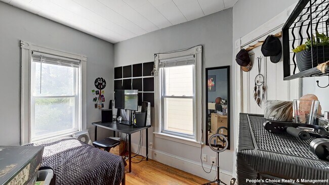 Building Photo - 52 Grove St