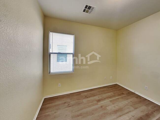 Building Photo - 6345 Hamilton Grove Ave