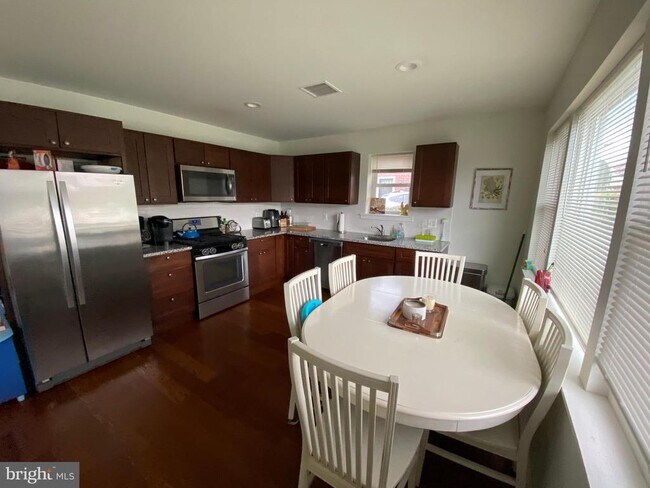 Building Photo - 13 Brookside Rd