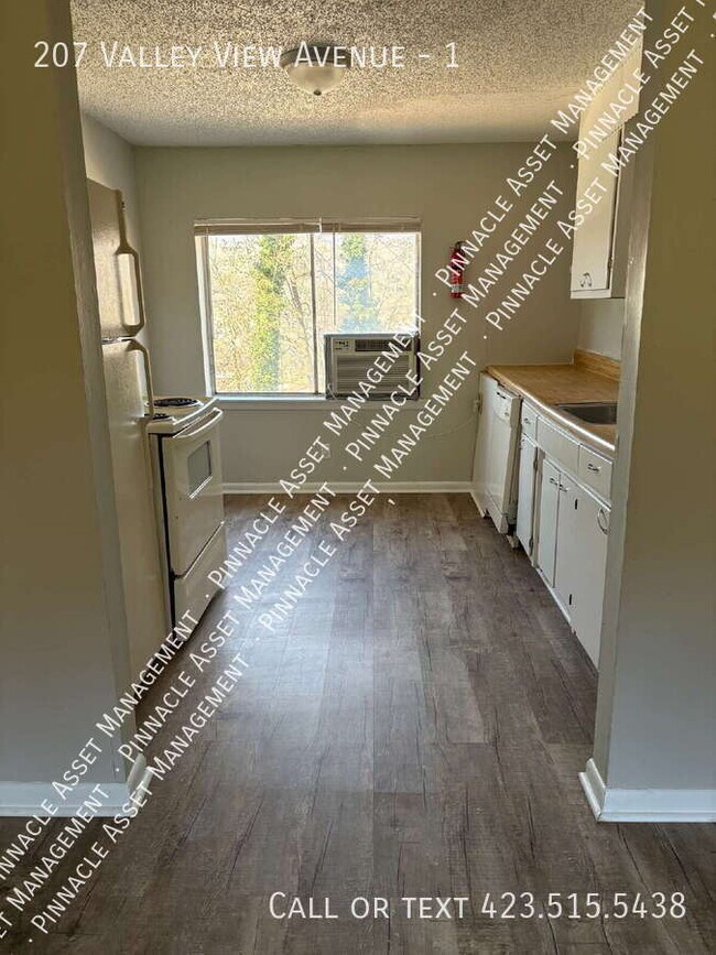 Building Photo - 207 Valley View Ave