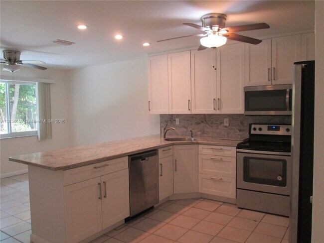 Building Photo - 4831 Bayview Dr