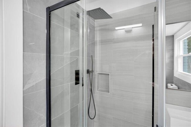 Building Photo - 2271 Cresta Dr