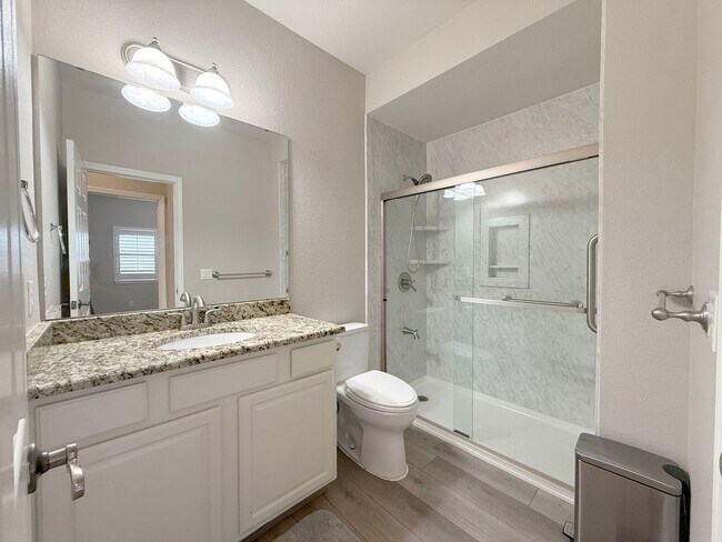 Building Photo - Rare Mountain View Gem for Rent in Erie!