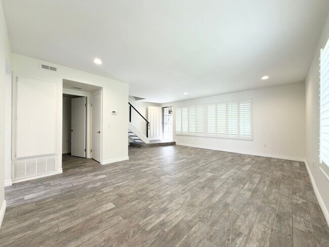 Building Photo - Spacious Townhome in Desirable Tiburon Community!