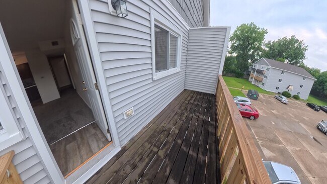 Building Photo - 2013 NW Hickory Ln