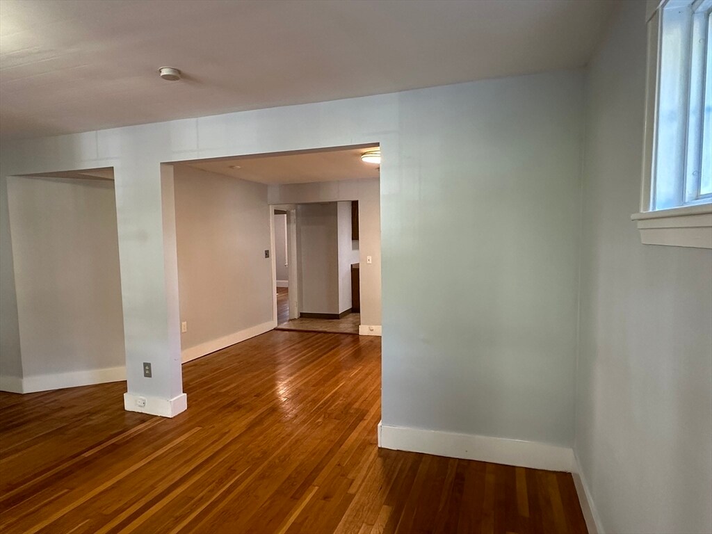 Building Photo - 18 Symmes St