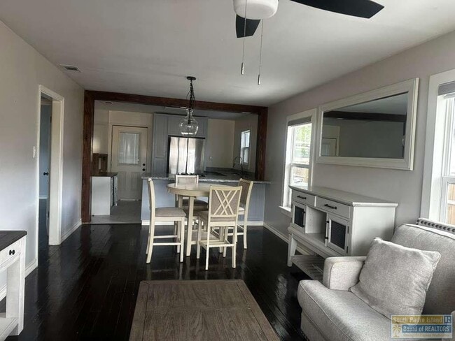 Building Photo - 65 Calle Real