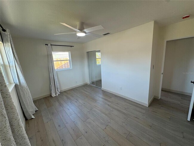 Building Photo - 1500 Carson Cir NE