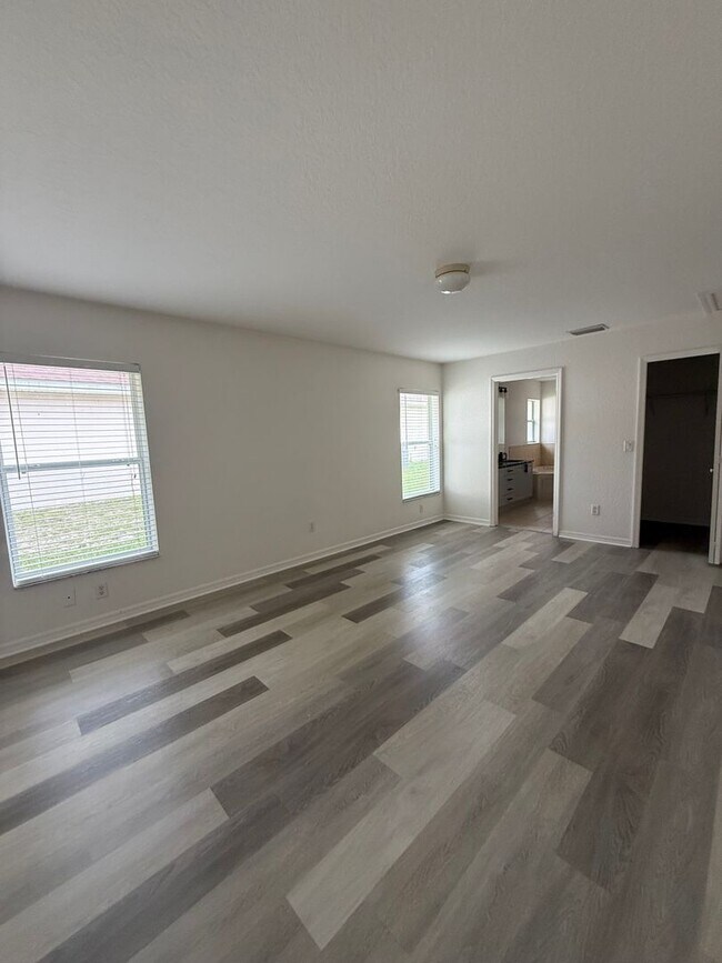 Building Photo - 8161 SW 128 Loop