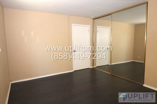 Building Photo - 1 Bed, 1 Bath Condo in Gated Community wit...