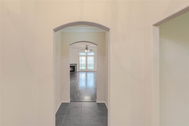 Building Photo - 9960 Yearling Pl