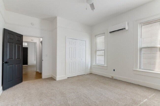 Building Photo - 1 Bedroom Duplex COMPLETELY UPDATED with D...