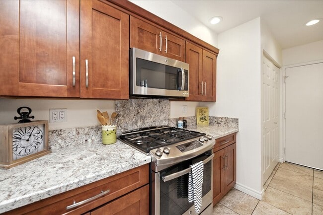 Building Photo - 28763 Conejo View Dr