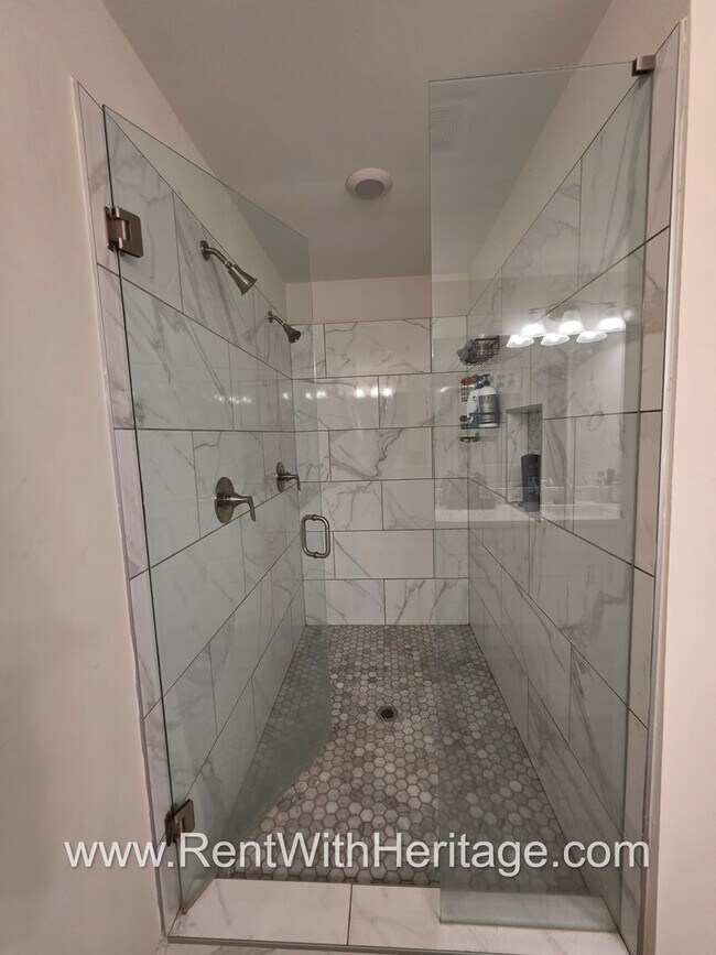 Building Photo - Amazing 5 Bedroom/ 3 Bath Home in Sweetwater, a Swim Tennis Community/ Attention to Detail / Grea...