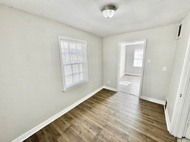 Building Photo - 2736 Dunn Ave