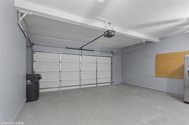 Building Photo - 230 Bluff Oak Dr