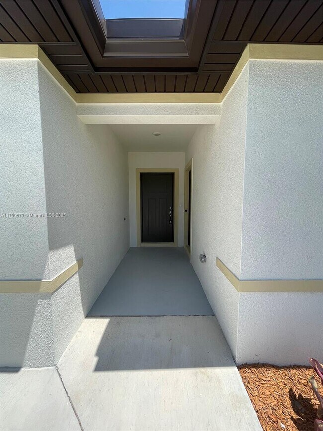 Building Photo - 4081 SW Hablow St