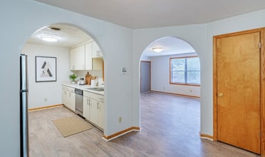 Building Photo - Emerald Lake