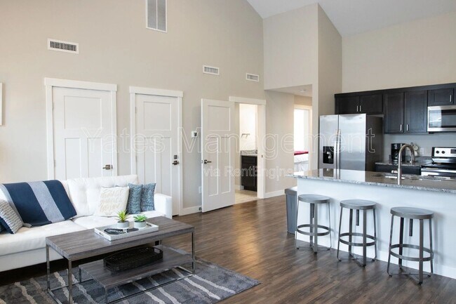 Building Photo - 115 Valor Dr