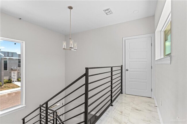 Building Photo - 701 W Seminole Ave