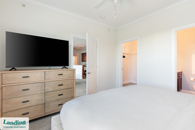 Building Photo - 2118 Silvercrest Dr