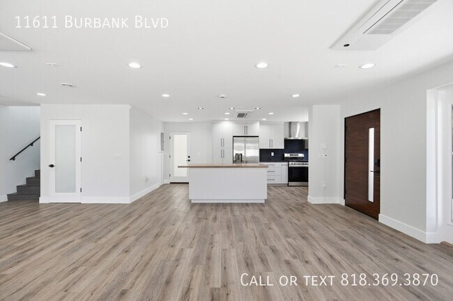 Building Photo - 11611 Burbank Blvd