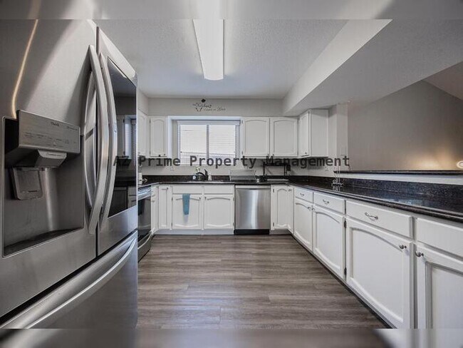 Building Photo - 25 S Ocean Dr