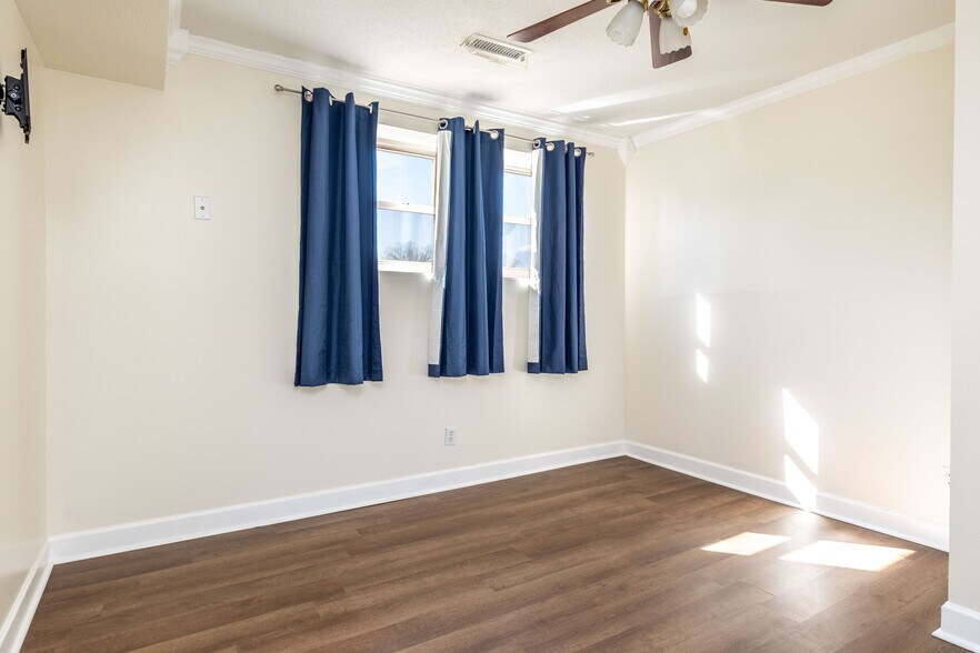 Building Photo - 908 Dartford Rd