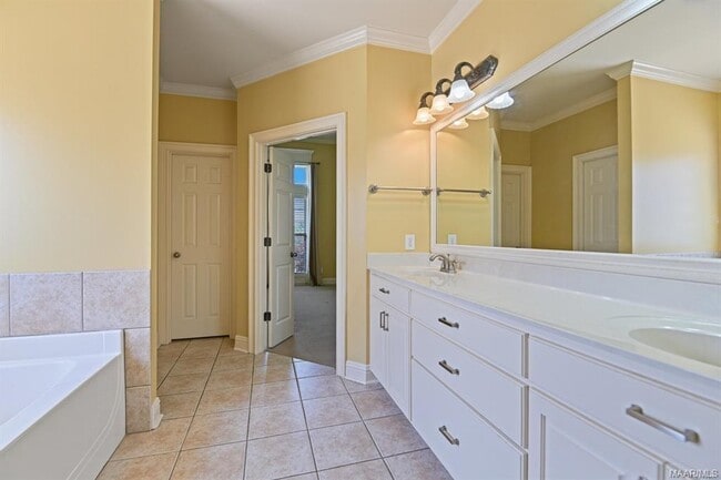 Building Photo - 8318 Chadburn Way