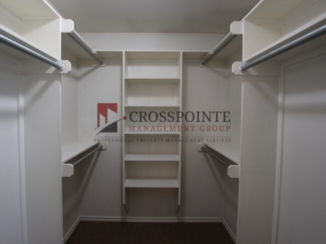 Building Photo - Tour Today! 2 Bed 1.5 Bath Townhome in Lindale!