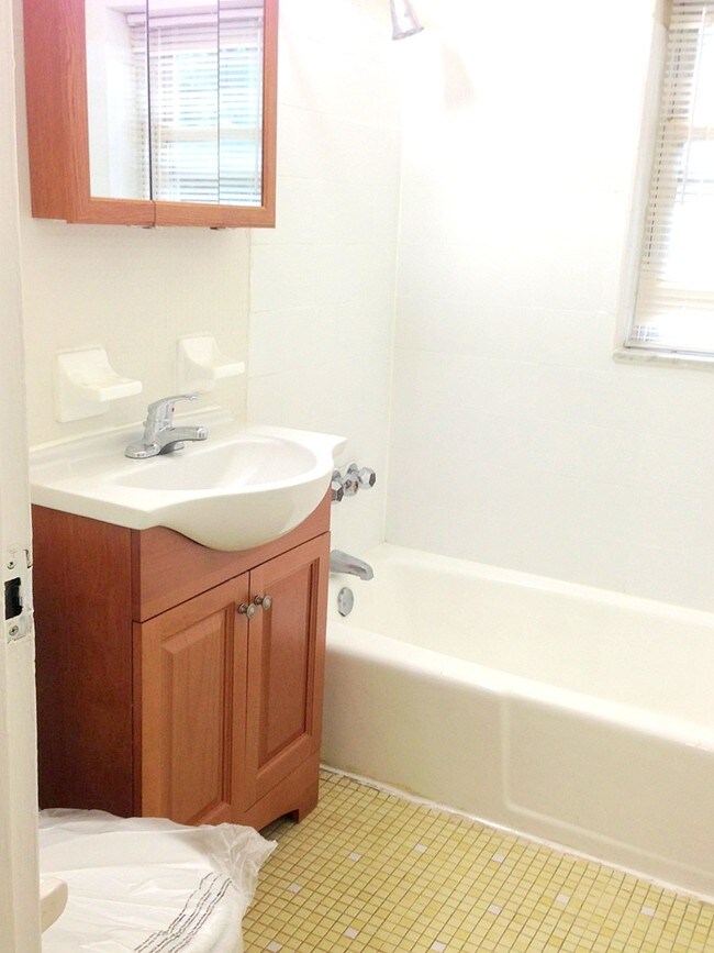 Building Photo - Professional Management, Modern, Large Apt and Heat/HW