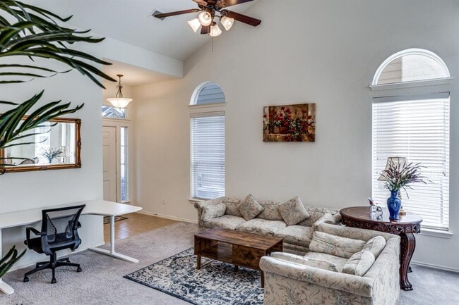 Building Photo - 10300 Laredo Dr