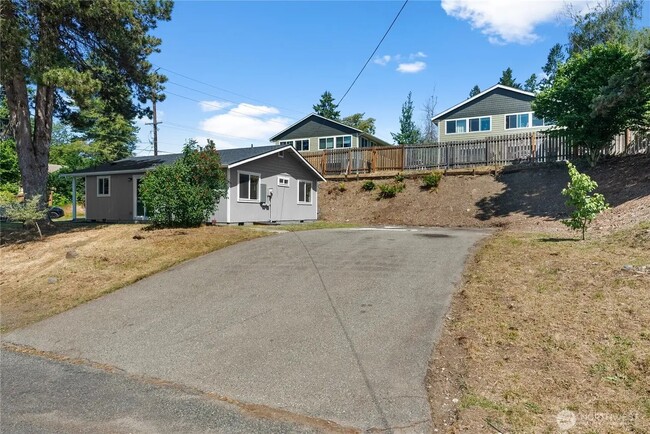 Building Photo - 502 Tullis St NE