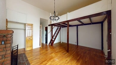 Building Photo - 107 W 69th St