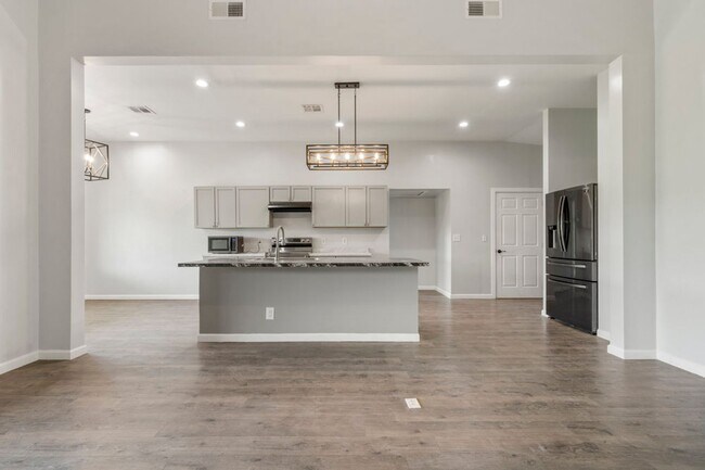 Building Photo - Modern Comfort on 1 Acre in Coweta – Available Now!