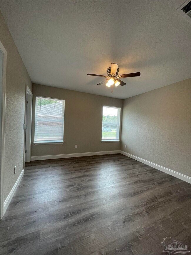 Building Photo - 6868 Branding Iron Ln