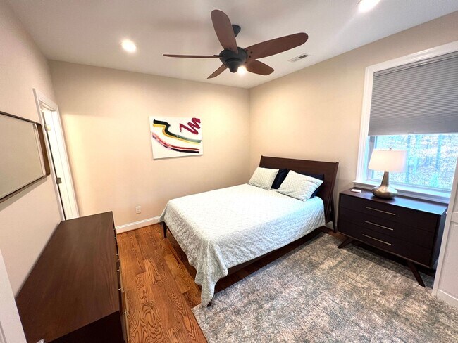 Building Photo - Furnished & All Inclusive Rental with Lake...